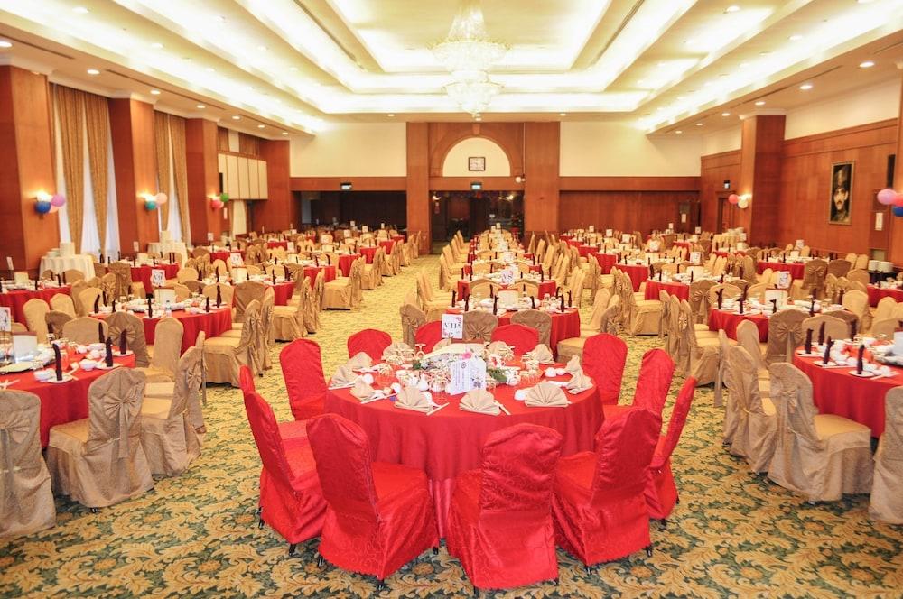 Mulia Hotel Bandar Seri Begawan Buitenkant foto