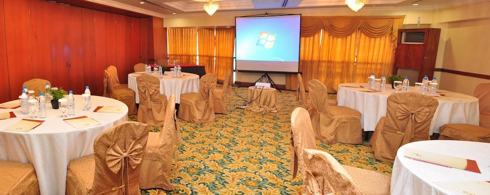 Mulia Hotel Bandar Seri Begawan Buitenkant foto