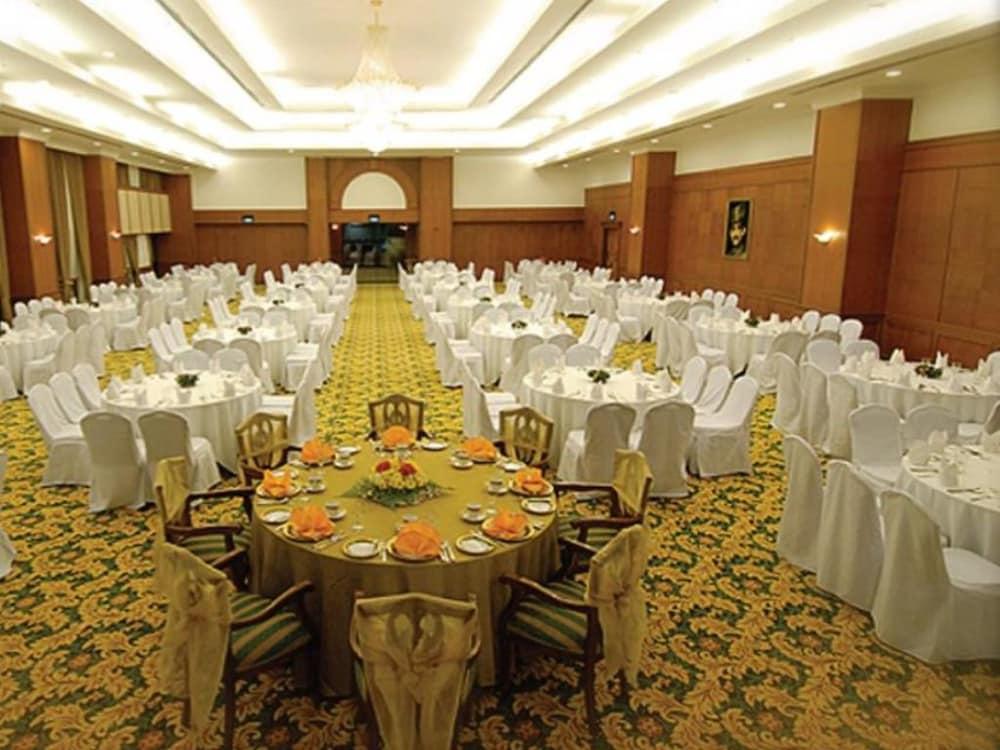 Mulia Hotel Bandar Seri Begawan Buitenkant foto