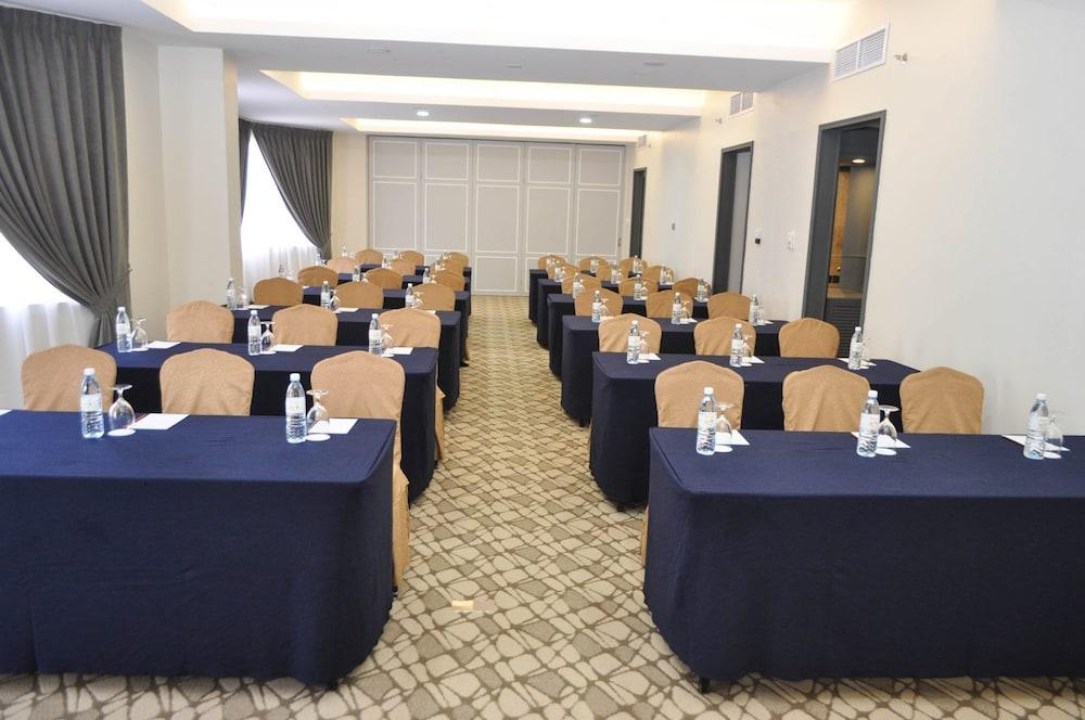Mulia Hotel Bandar Seri Begawan Buitenkant foto