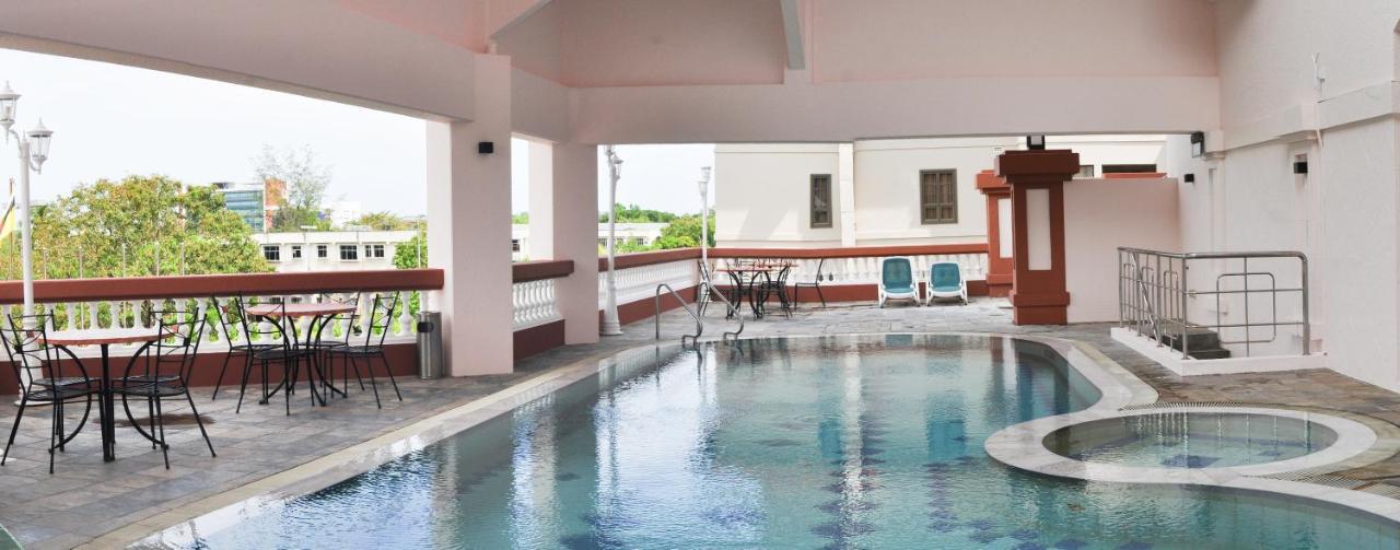 Mulia Hotel Bandar Seri Begawan Buitenkant foto
